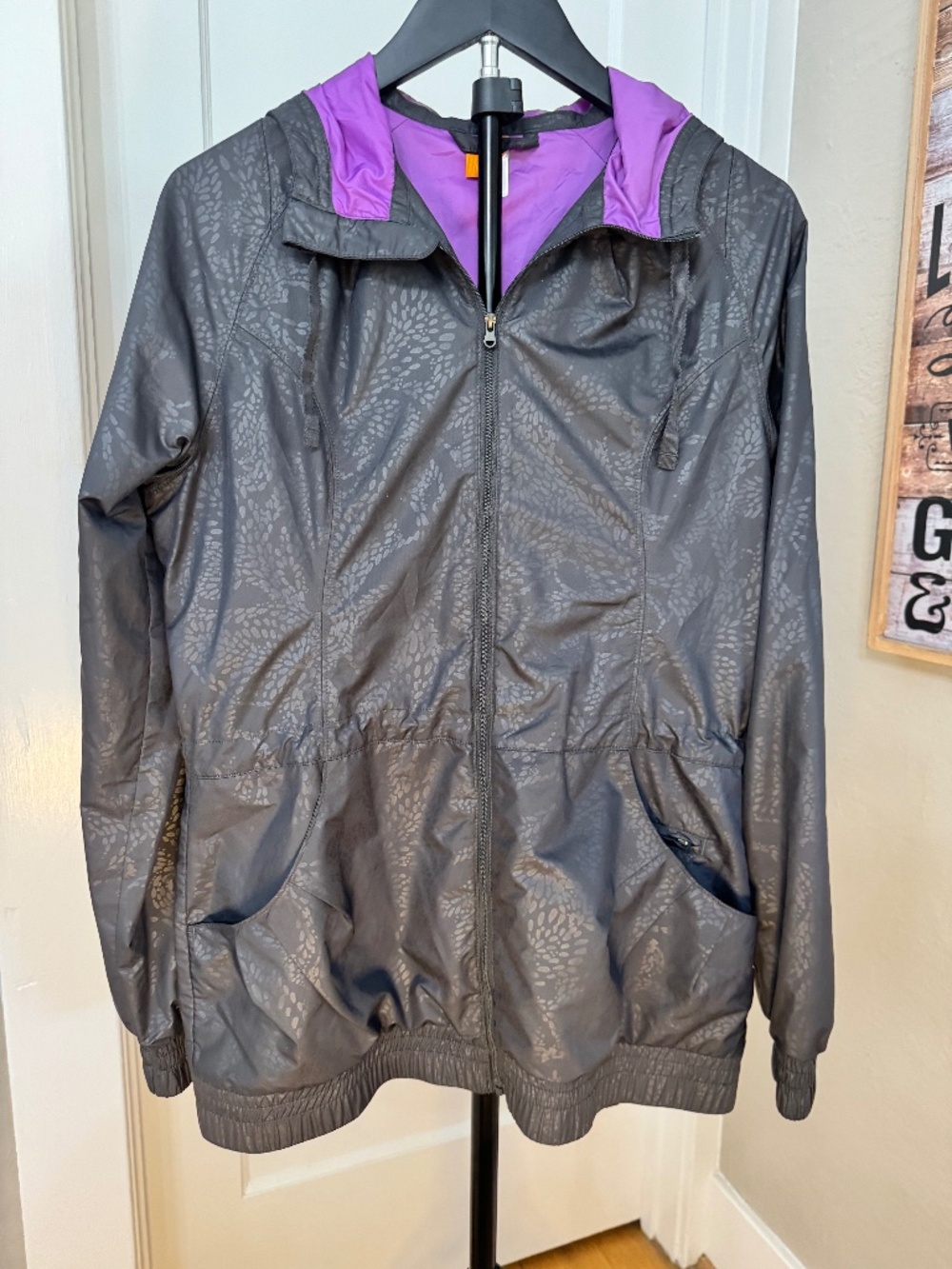 Lucy Activewear Charcoal Grey Floral Damask Hooded Windbreaker Jacket - S